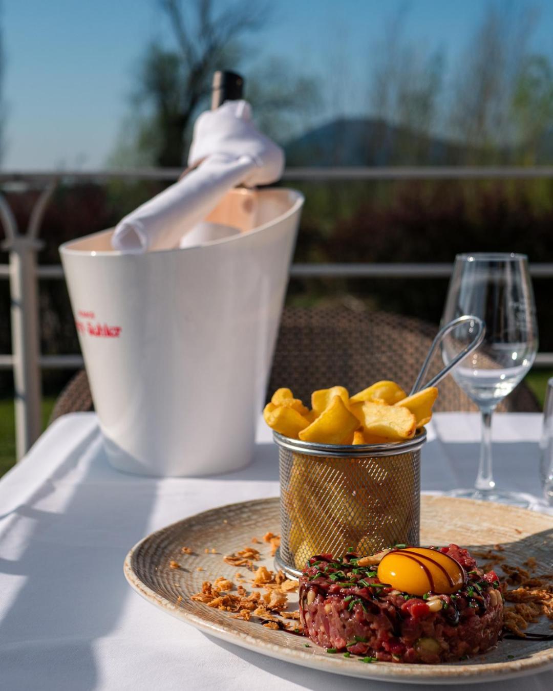 Hotel Restaurant Verger Des Chateaux, Route Des Vins Haut-Koenigsbourg Dieffenthal Exterior photo